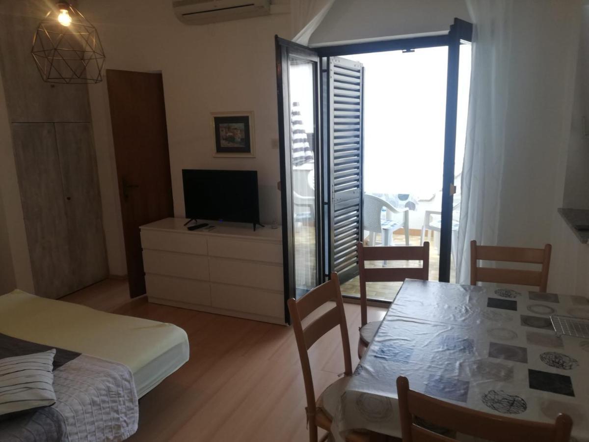 Appartement Iva/Sepac 1 à Krk Town Extérieur photo